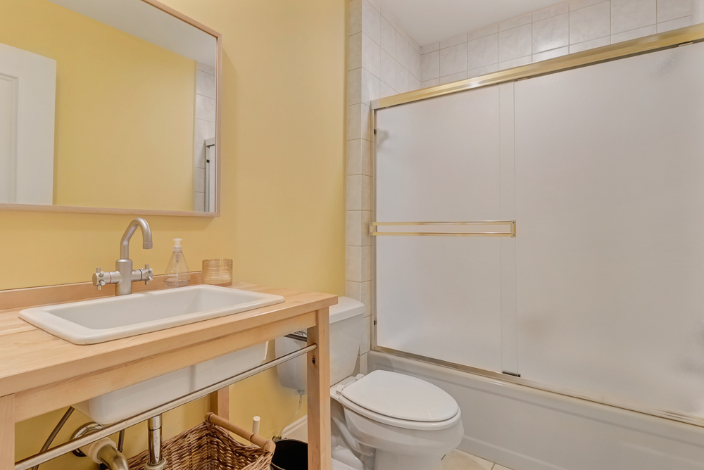 Seaclusion - Spacious condo w/ lanai & pool | Photo 7