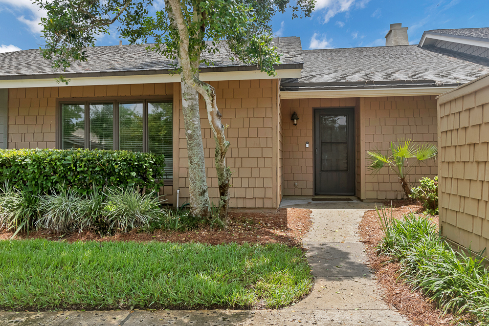 Seaclusion - Spacious condo w/ lanai & pool | Photo 1