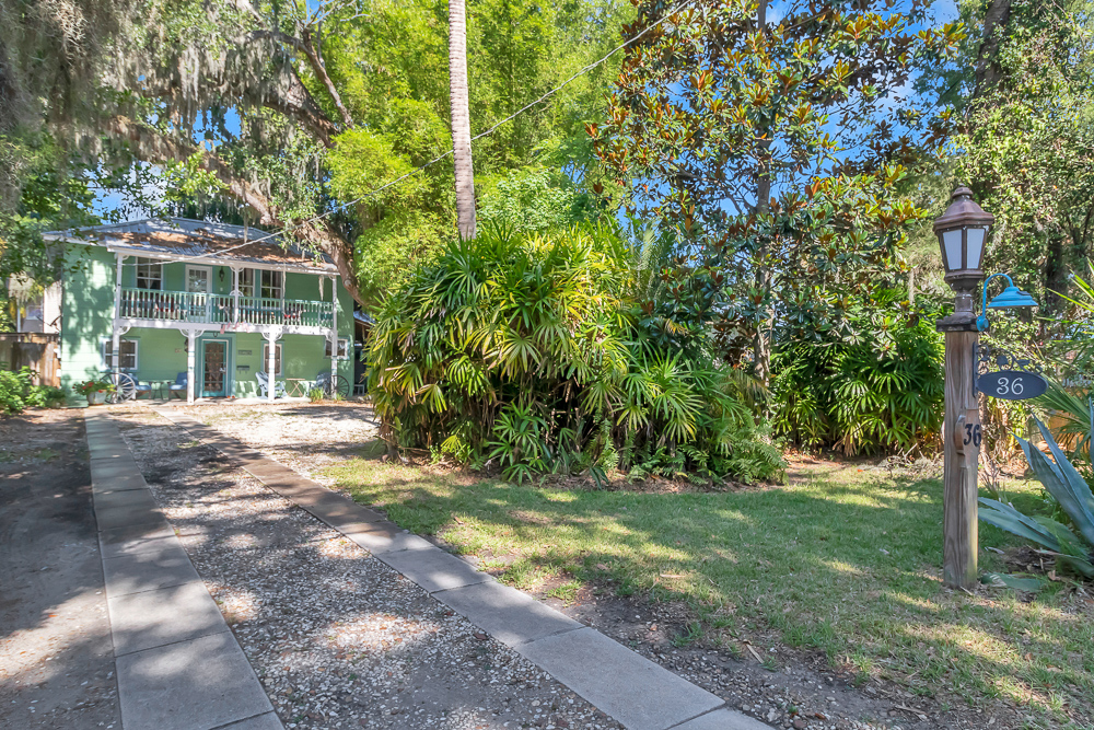 Carriage House - 3BR Vintage Stay w/ Garden Views | Photo 31