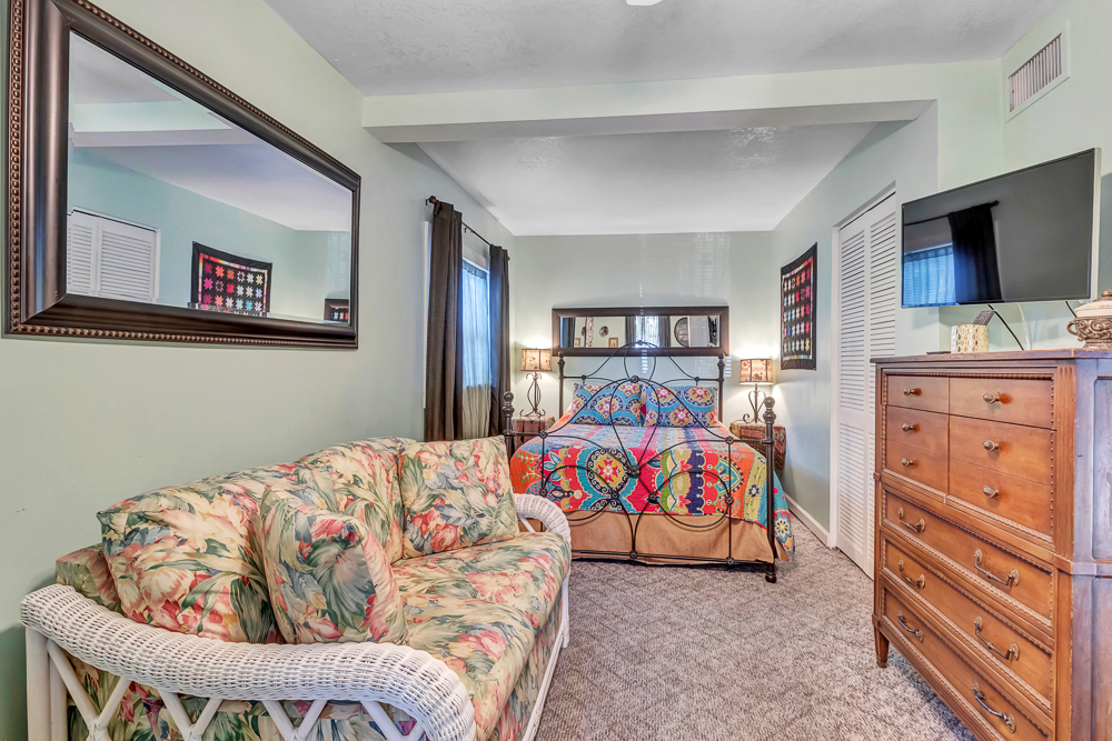 Carriage House - 3BR Vintage Stay w/ Garden Views | Photo 11