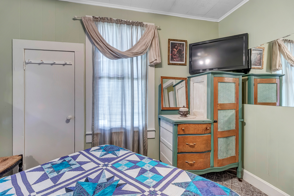 Carriage House - 3BR Vintage Stay w/ Garden Views | Photo 23