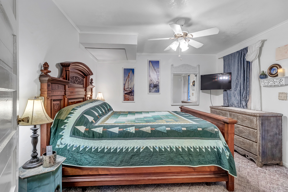 Carriage House - 3BR Vintage Stay w/ Garden Views | Photo 15