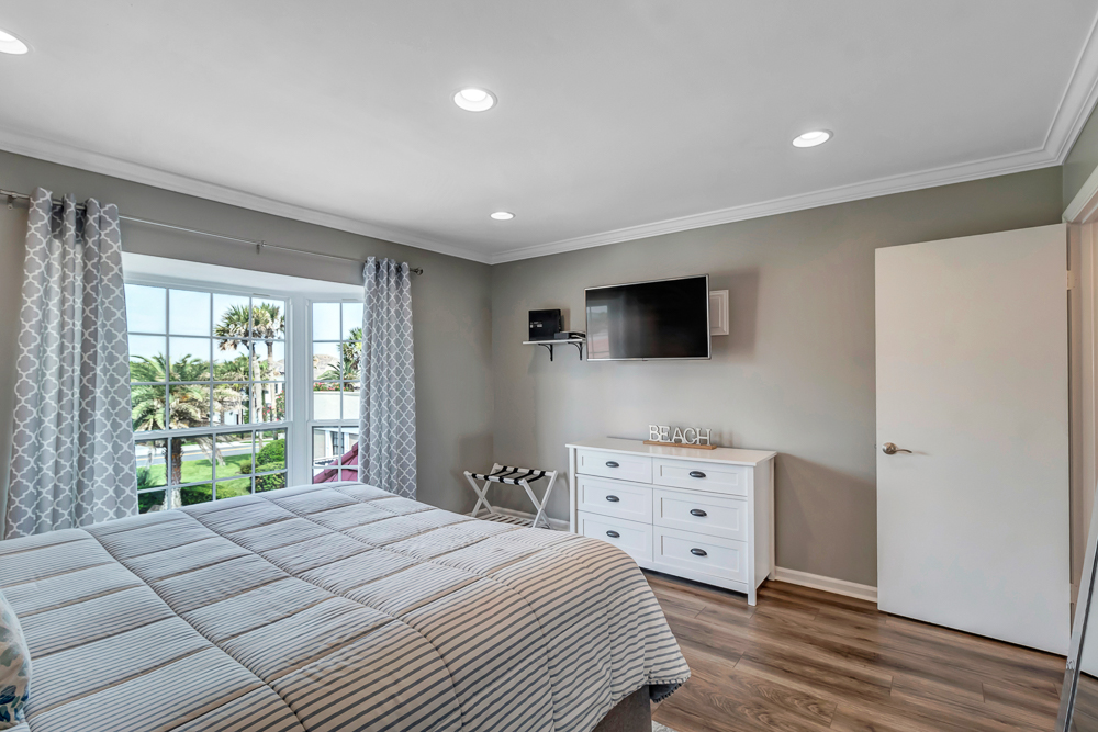 Wellness Retreat - Oceanfront condo w beach access | Photo 15
