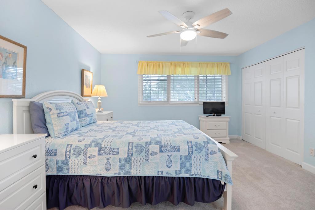 Beachy Vibes - 2BR w lake views & screened sunroom | Photo 29