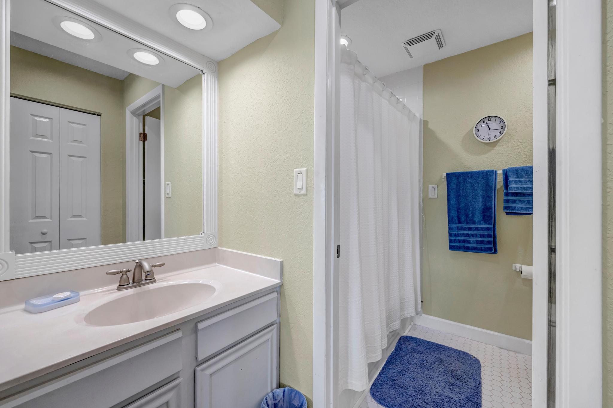 Beachy Vibes - 2BR w lake views & screened sunroom | Photo 26