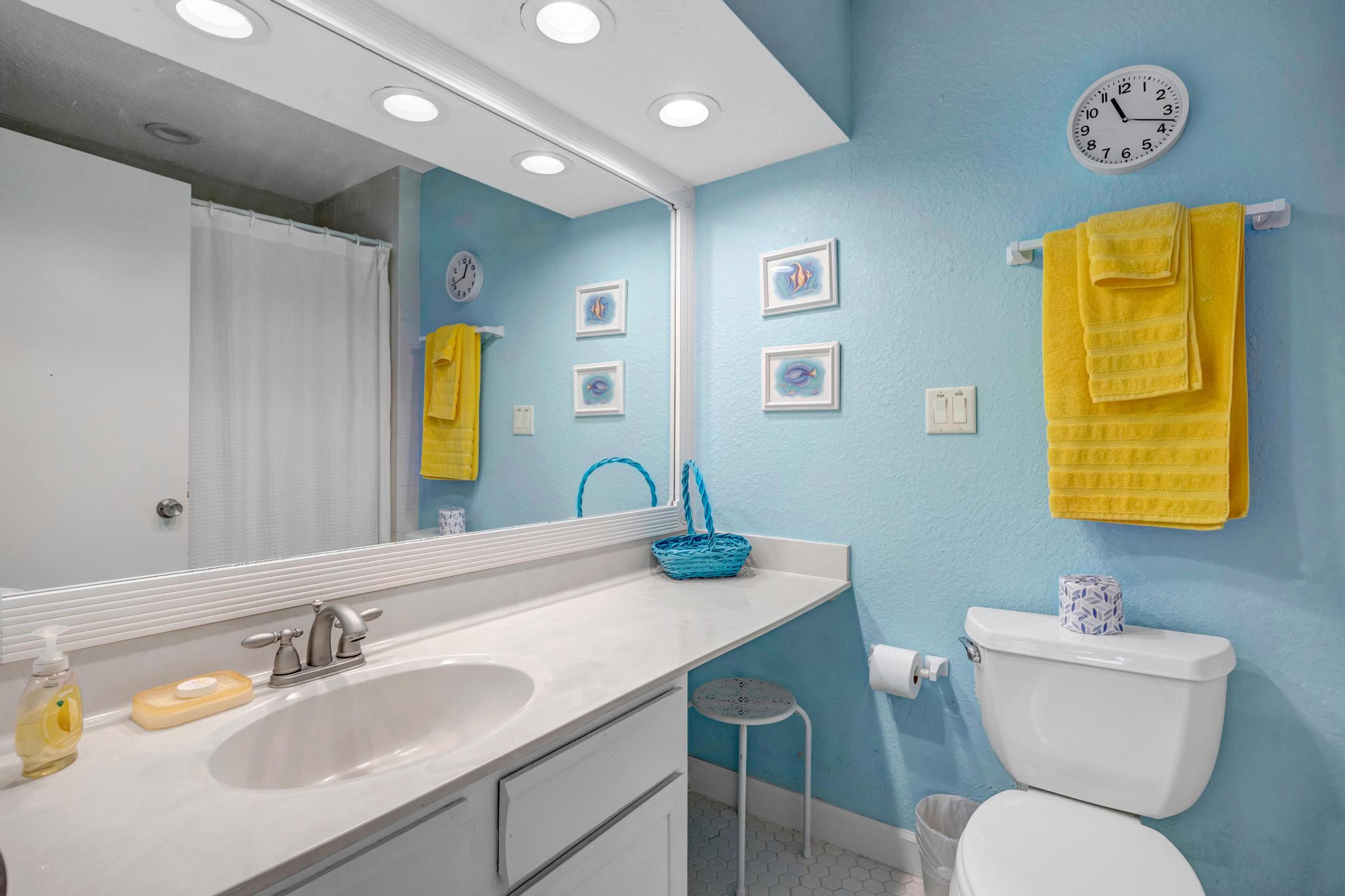 Beachy Vibes - 2BR w lake views & screened sunroom | Photo 31