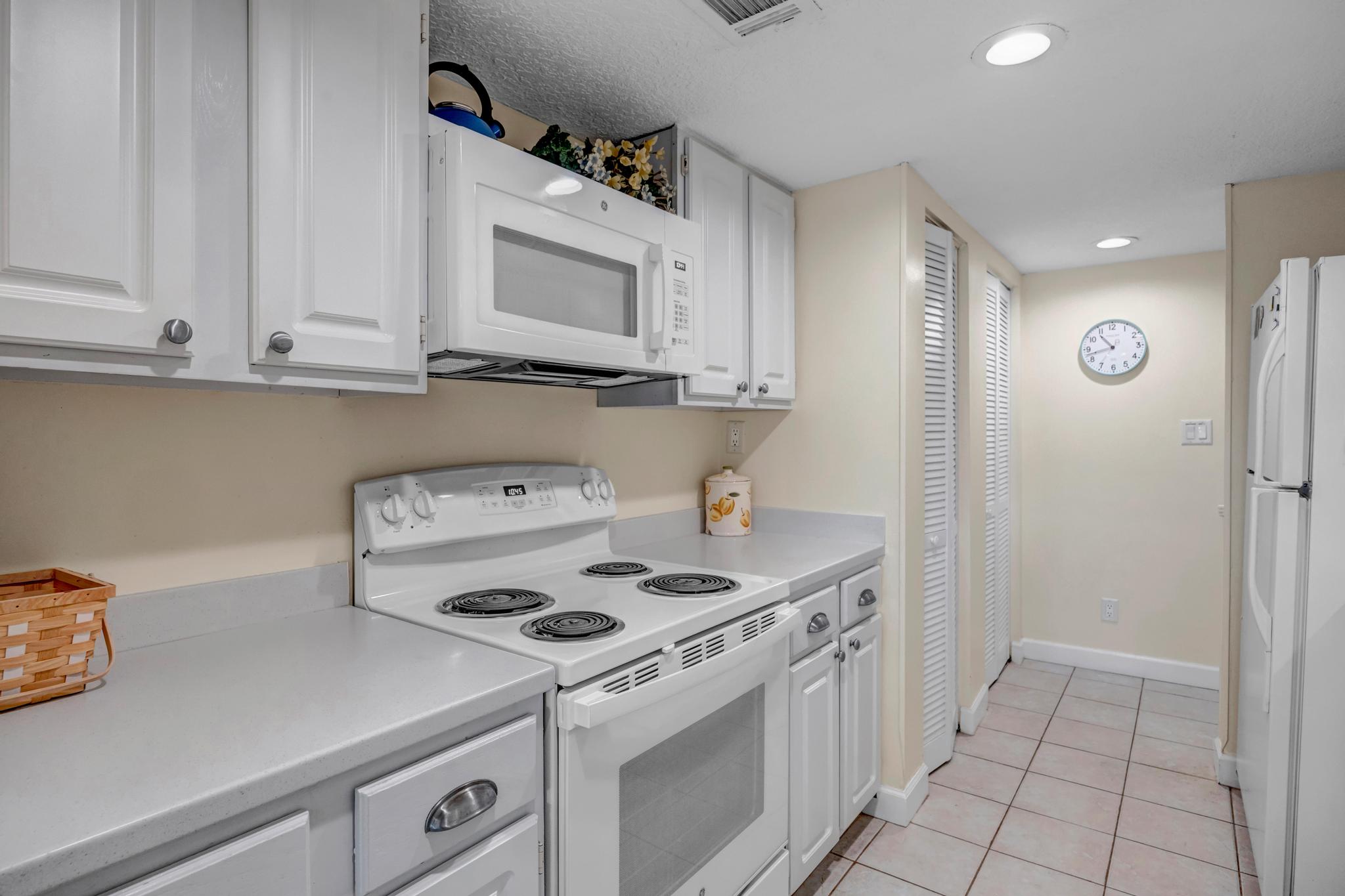 Beachy Vibes - 2BR w lake views & screened sunroom | Photo 8