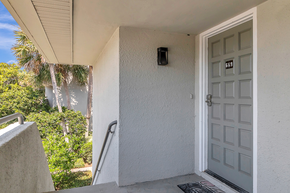 Fun in the Sun - Coastal studio w/ pool access | Photo 6