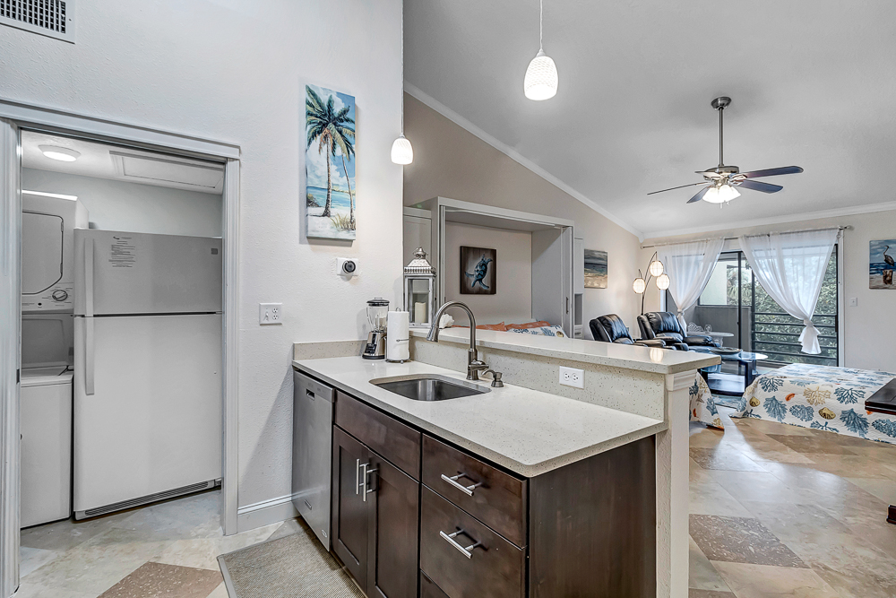 Fun in the Sun - Coastal studio w/ pool access | Photo 10