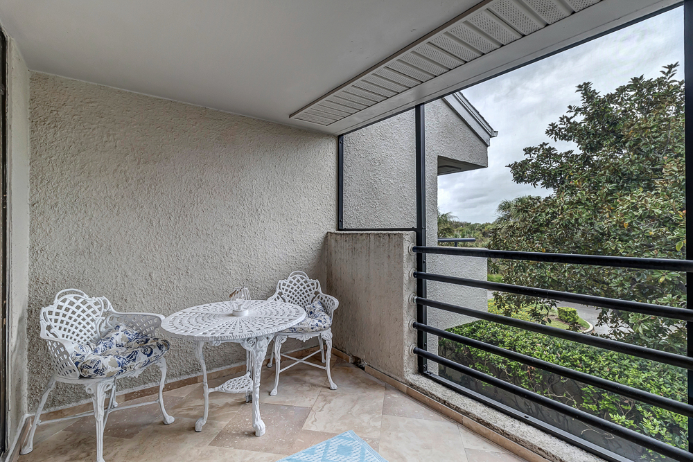 Fun in the Sun - Coastal studio w/ pool access | Photo 3