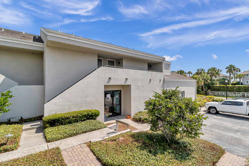 Fun in the Sun - Coastal studio w/ pool access | Photo 1