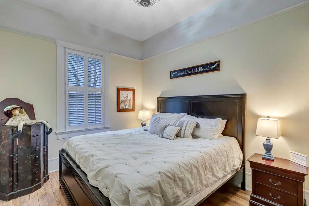 Sunny Side Cottage - near downtown w/ garden | Photo 14