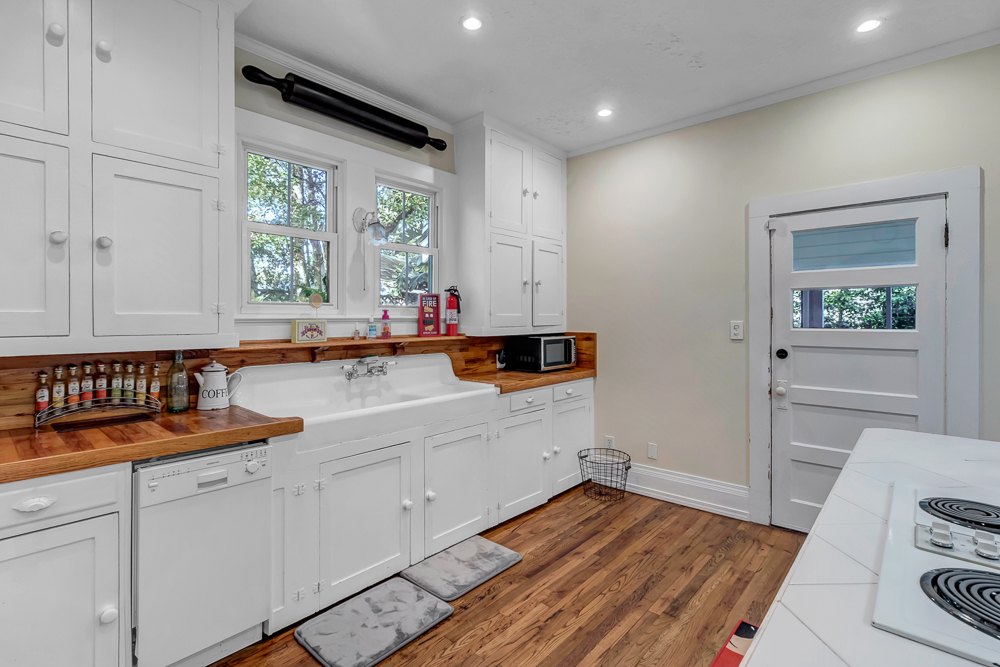 Sunny Side Cottage - near downtown w/ garden | Photo 11