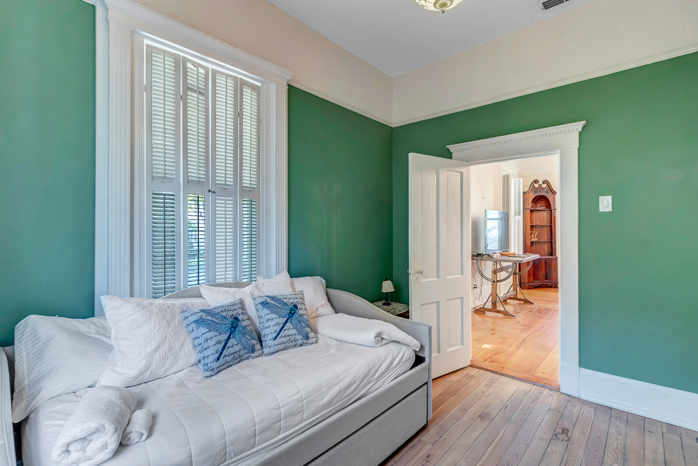 Sunny Side Cottage - near downtown w/ garden | Photo 21