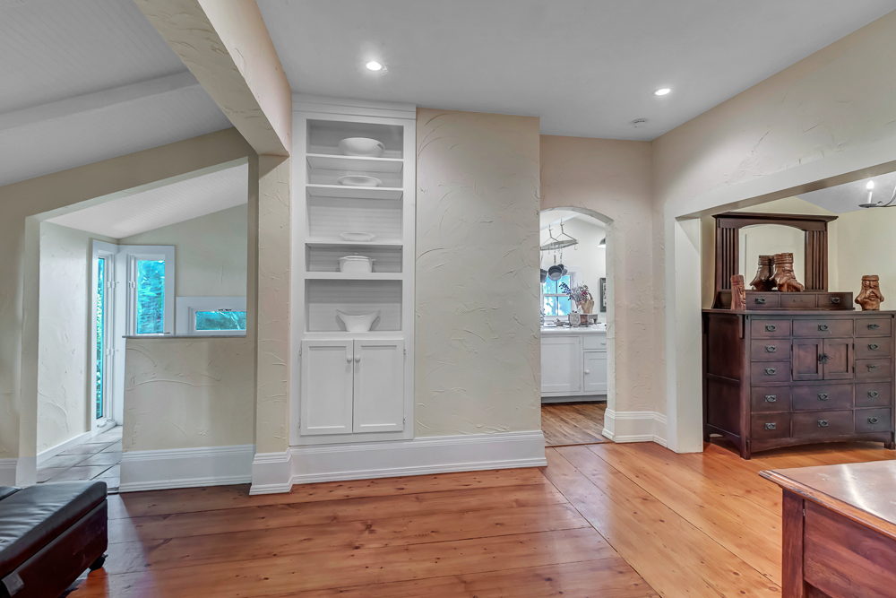 Sunny Side Cottage - near downtown w/ garden | Photo 7