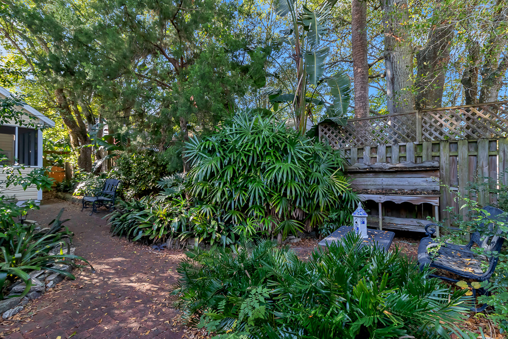 Sunny Side Cottage - near downtown w/ garden | Photo 27