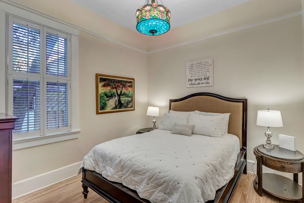 Sunny Side Cottage - near downtown w/ garden | Photo 18