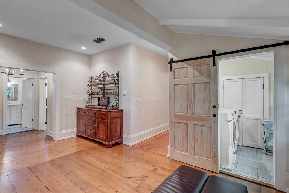 Sunny Side Cottage - near downtown w/ garden | Photo 9