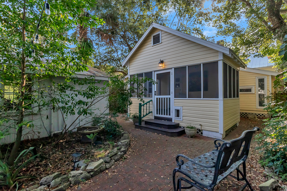 Sunny Side Cottage - near downtown w/ garden | Photo 25