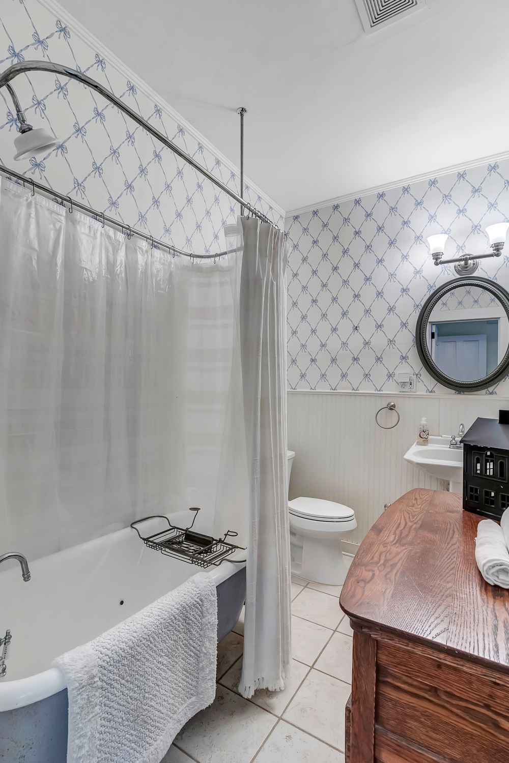 Sunny Side Cottage - near downtown w/ garden | Photo 16