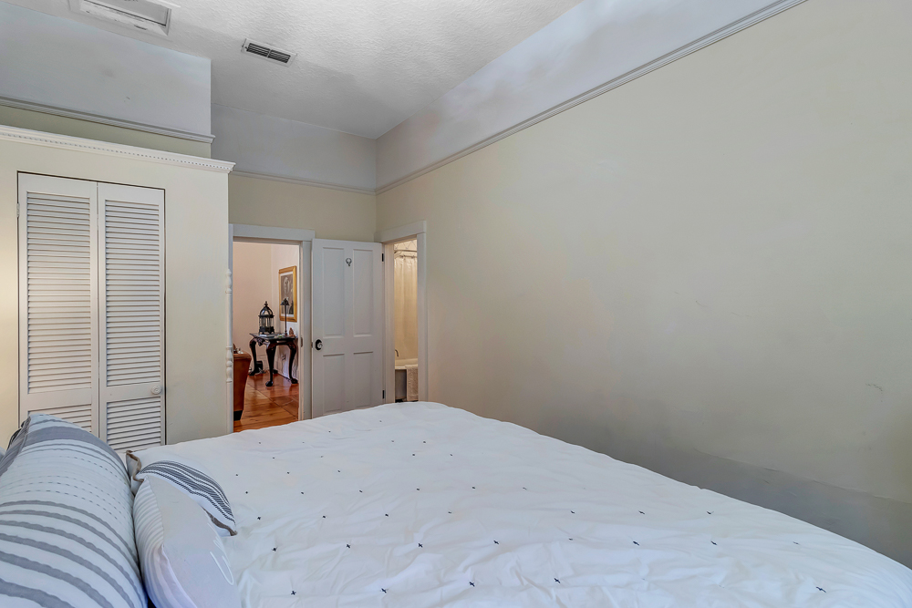 Sunny Side Cottage - near downtown w/ garden | Photo 15