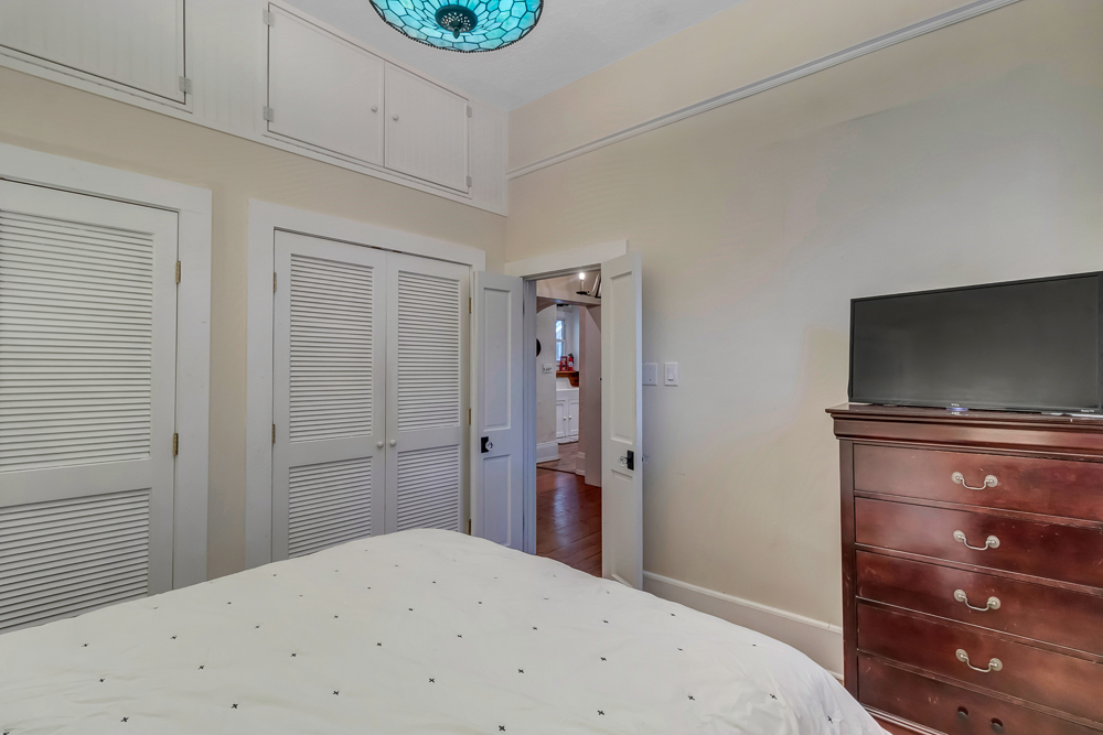 Sunny Side Cottage - near downtown w/ garden | Photo 19