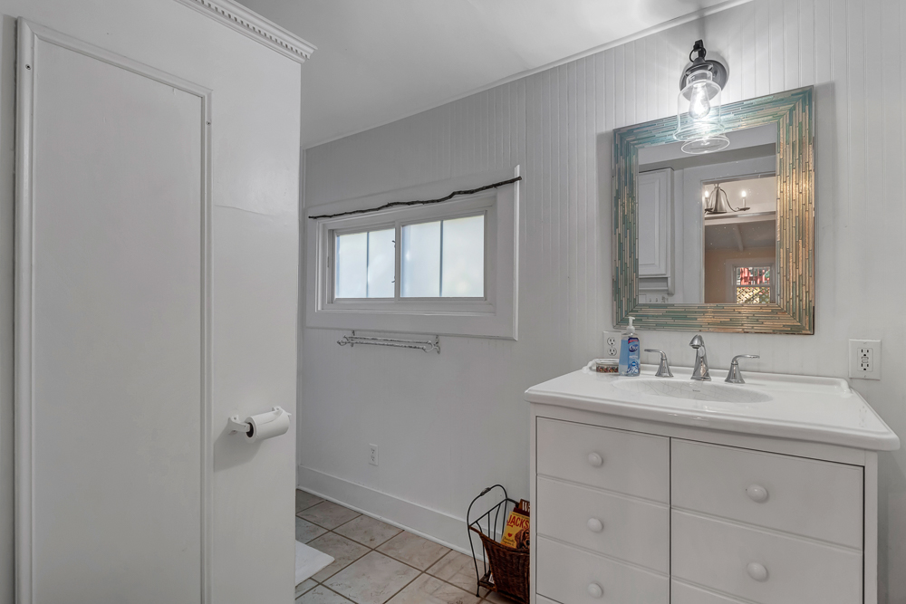 Sunny Side Cottage - near downtown w/ garden | Photo 22