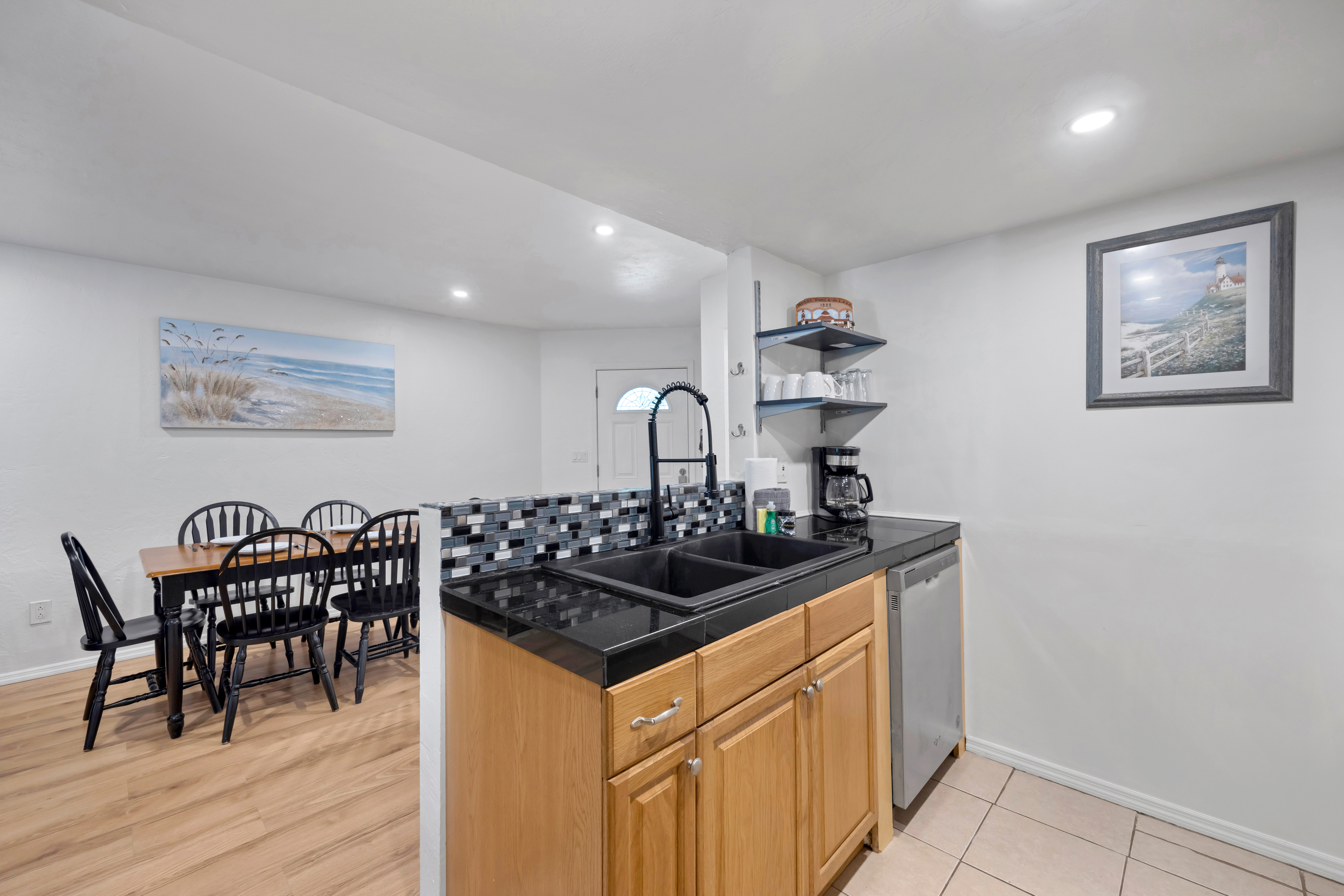 Seagate Escape - 2 BR condo w. Beach Access | Photo 9