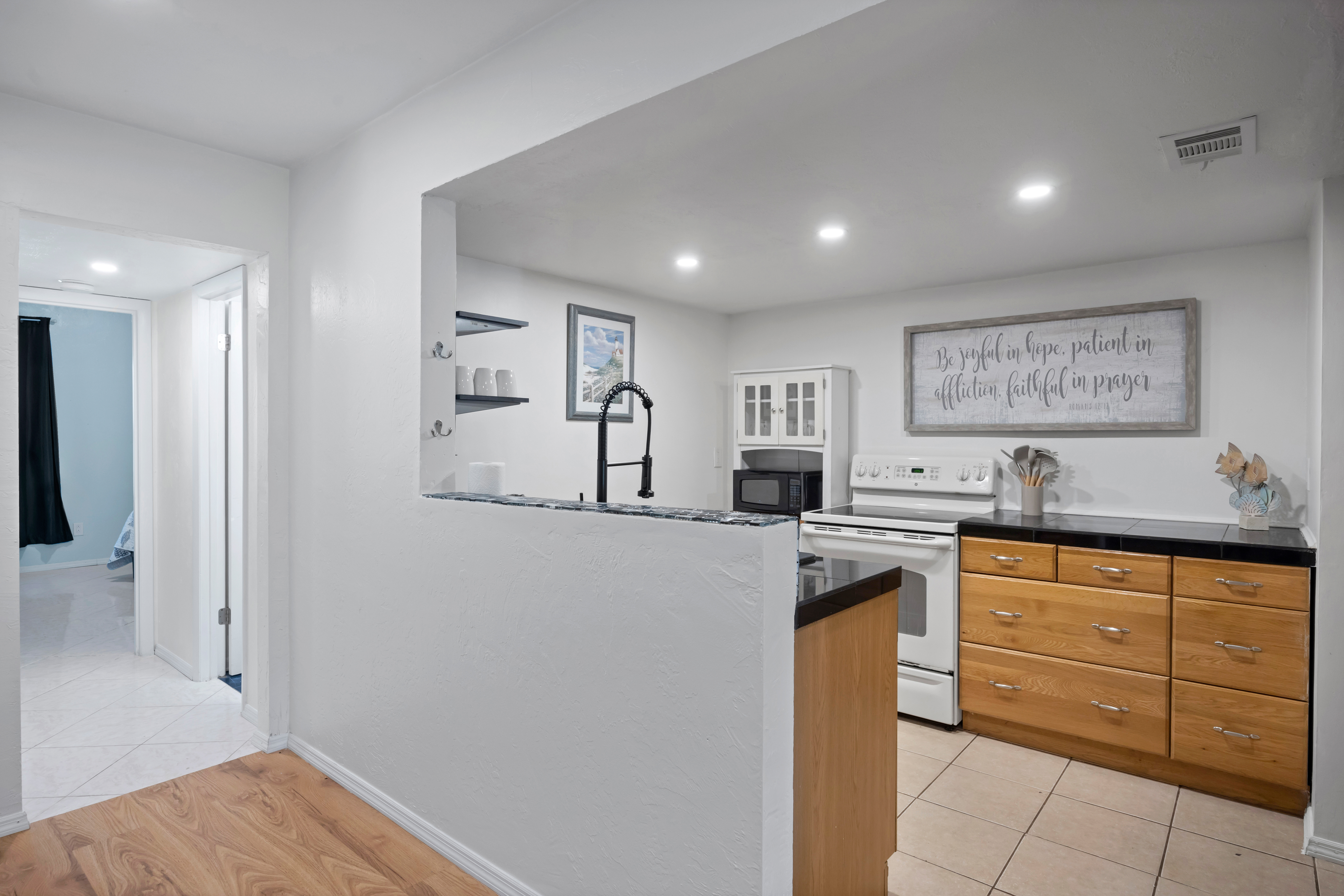 Seagate Escape - 2 BR condo w. Beach Access | Photo 6