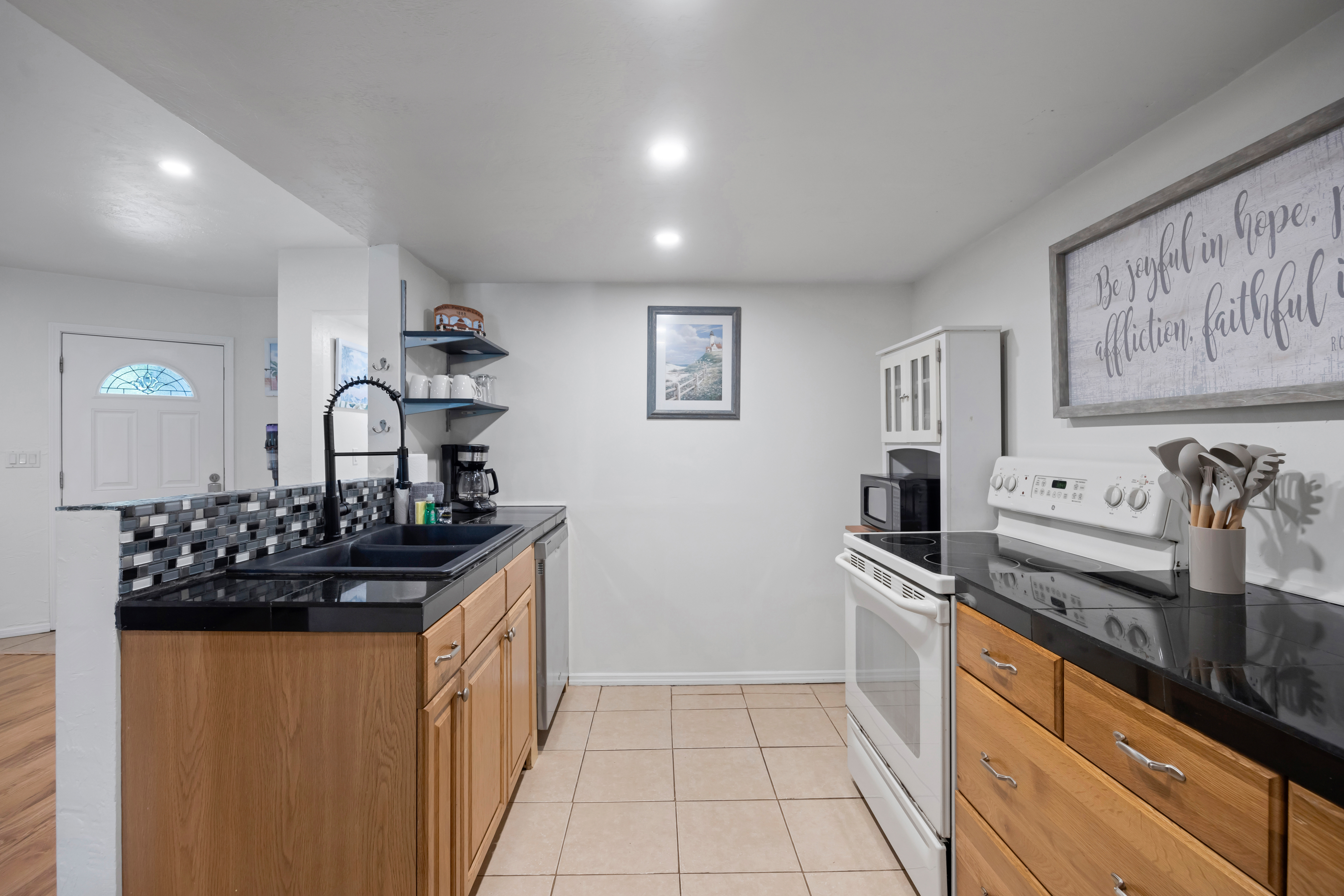 Seagate Escape - 2 BR condo w. Beach Access | Photo 10