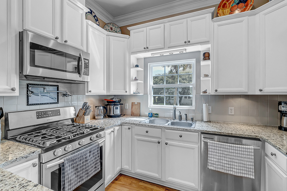 Aqua Vista - Cozy beach home w/ large deck | Photo 5