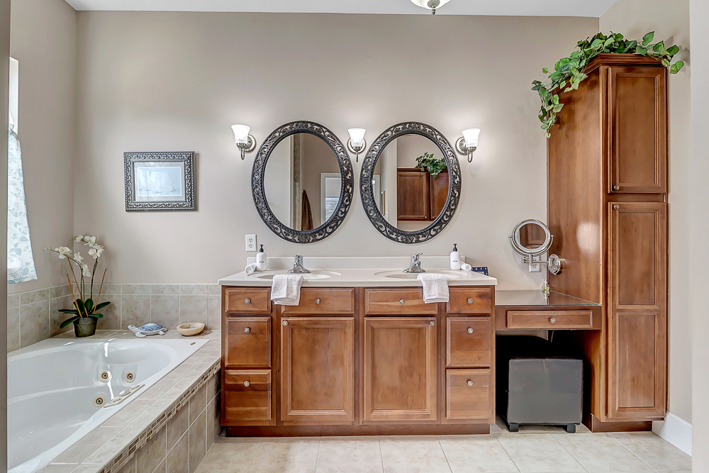 Aqua Vista - Cozy beach home w/ large deck | Photo 4