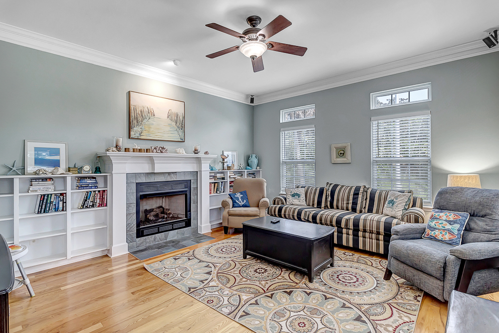 Aqua Vista - Cozy beach home w/ large deck