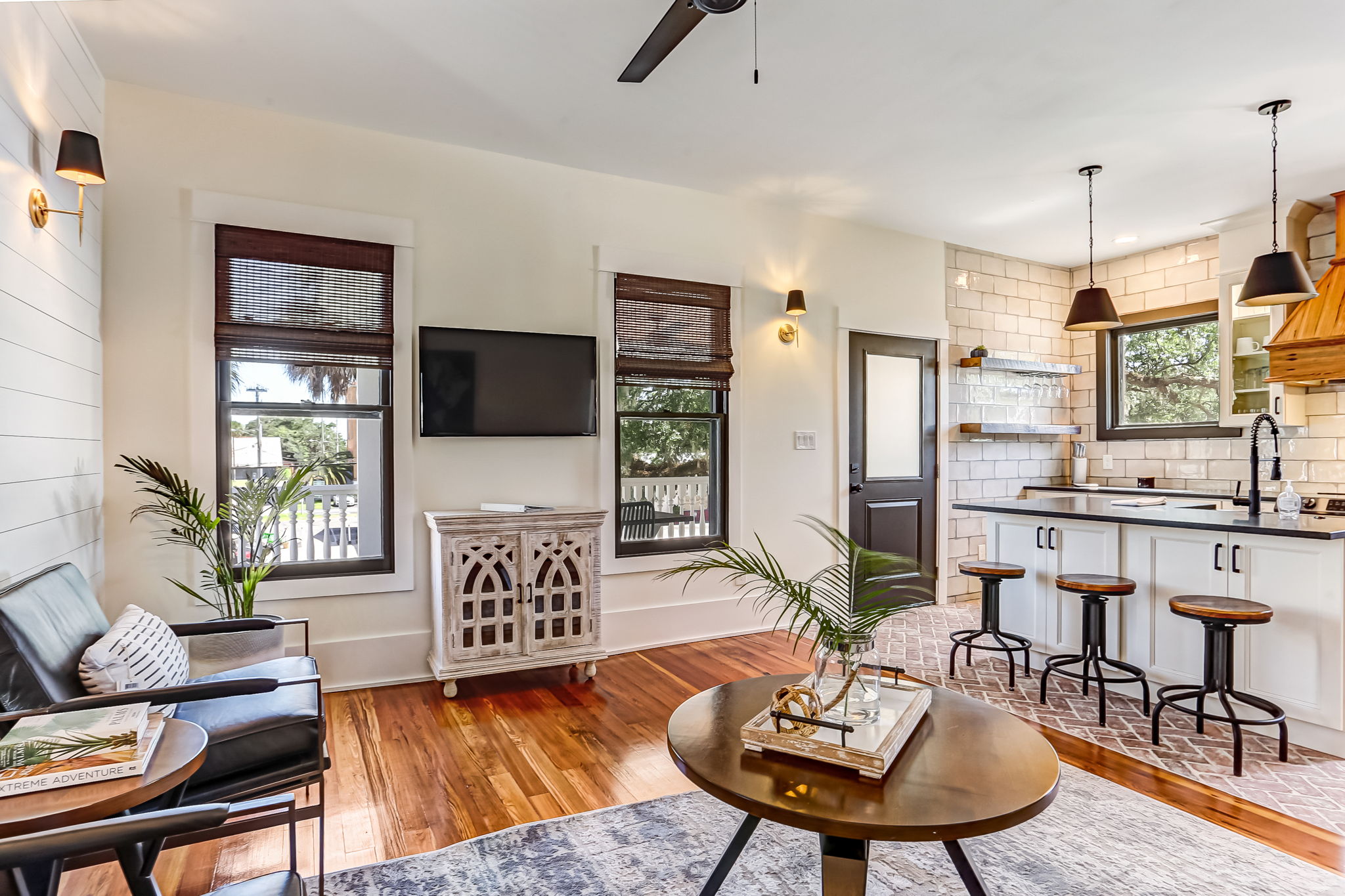 Plaza Alta on King - Downtown flat w veranda views | Photo 12