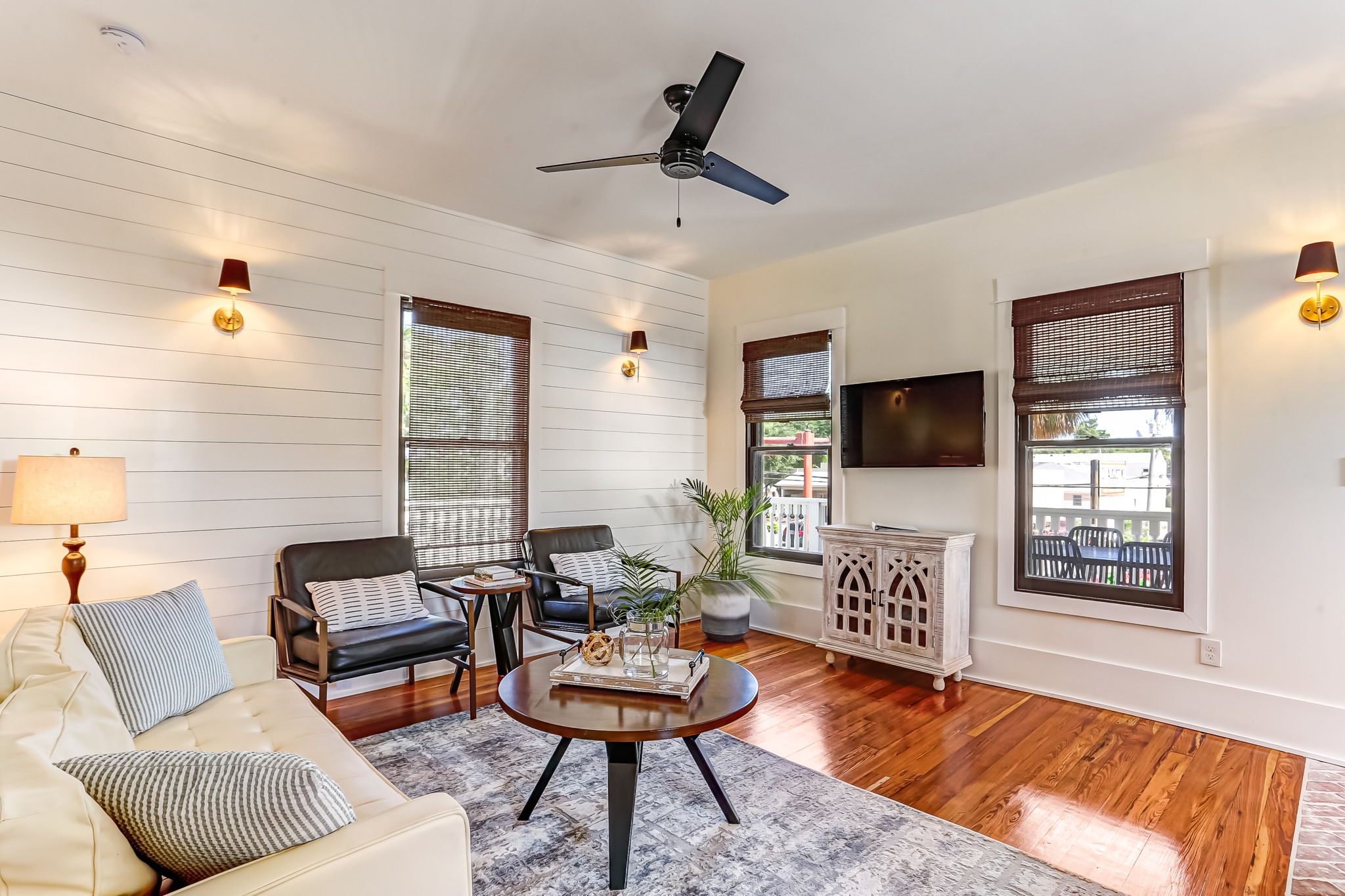 Plaza Alta on King - Downtown flat w veranda views | Photo 13