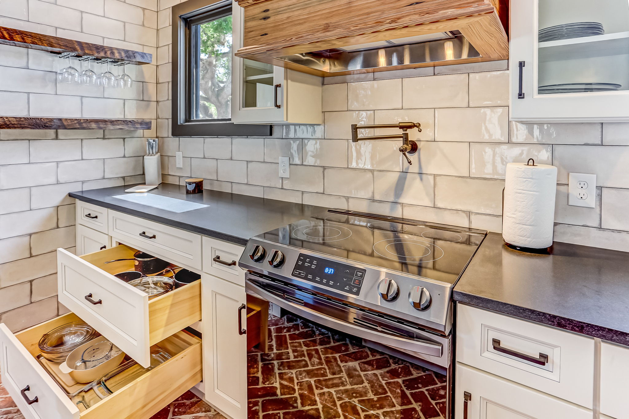 Plaza Alta on King - Downtown flat w veranda views | Photo 22