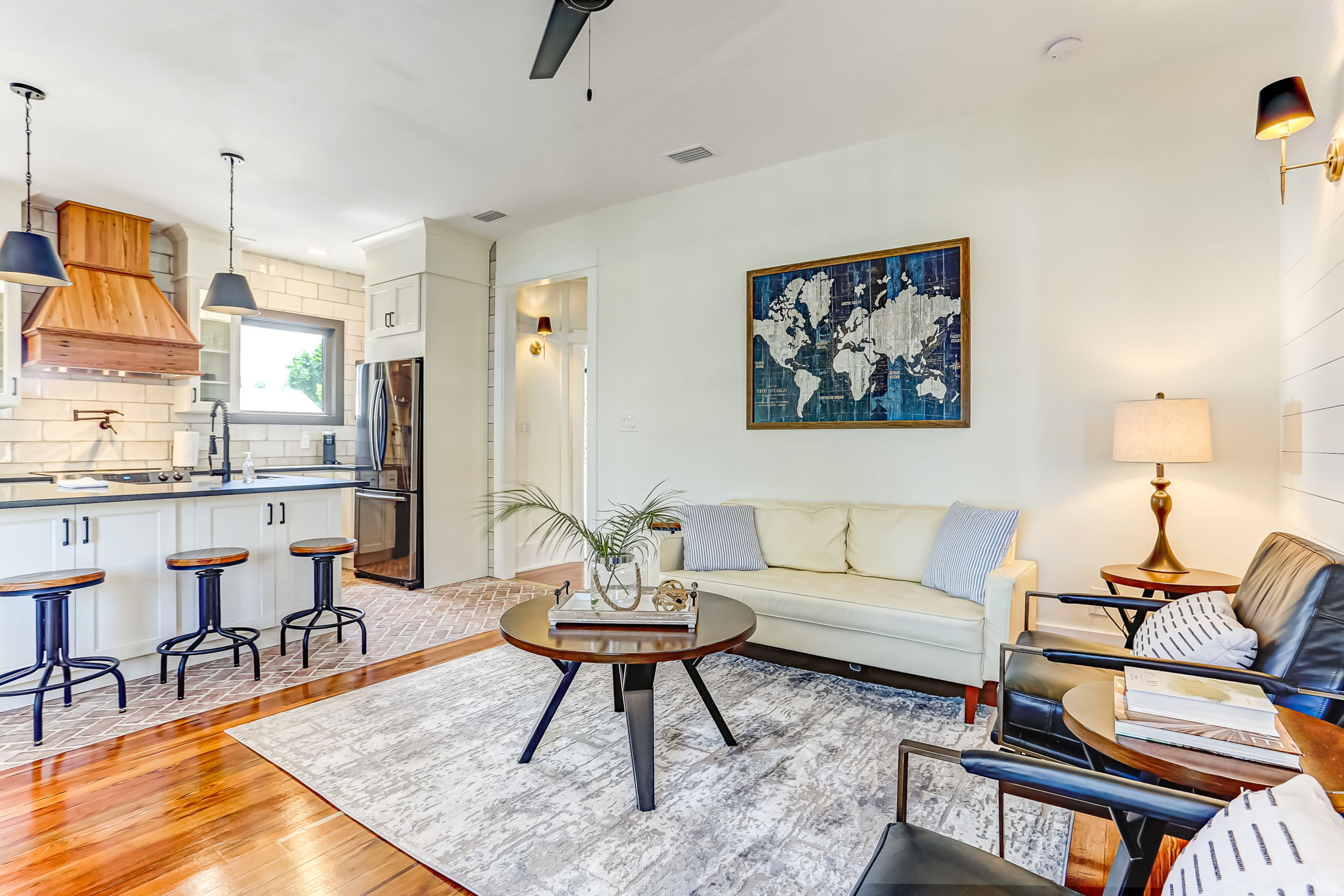 Plaza Alta on King - Downtown flat w veranda views | Photo 2