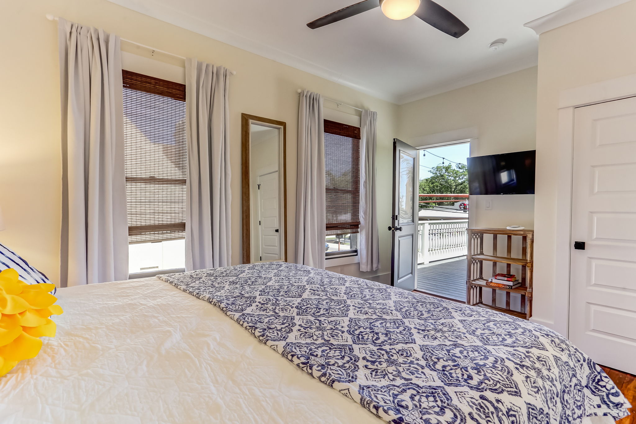 Plaza Alta on King - Downtown flat w veranda views | Photo 31