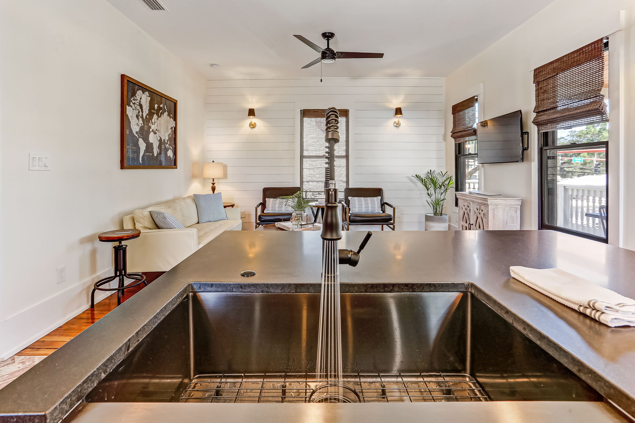 Plaza Alta on King - Downtown flat w veranda views | Photo 21