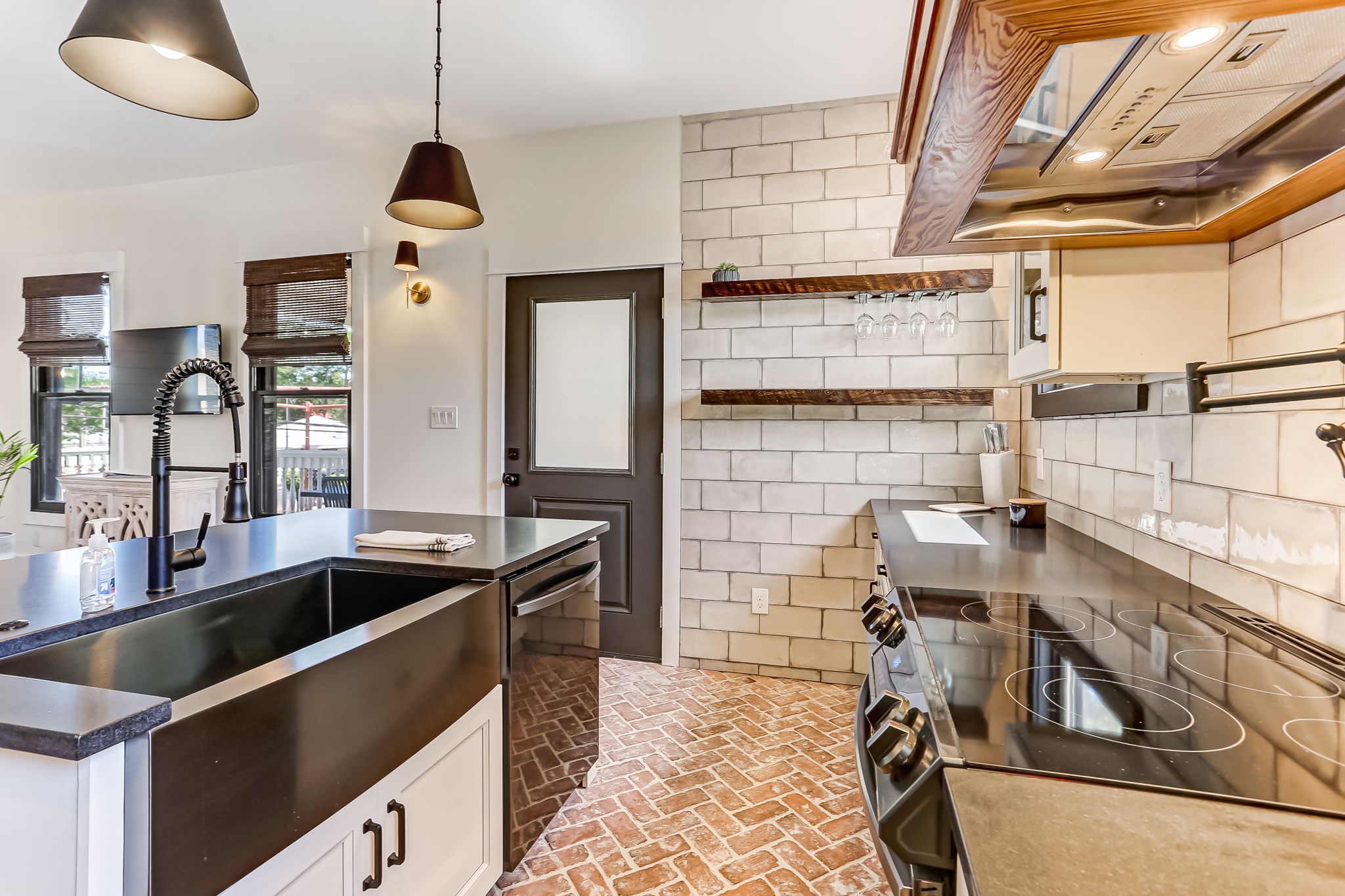 Plaza Alta on King - Downtown flat w veranda views | Photo 20