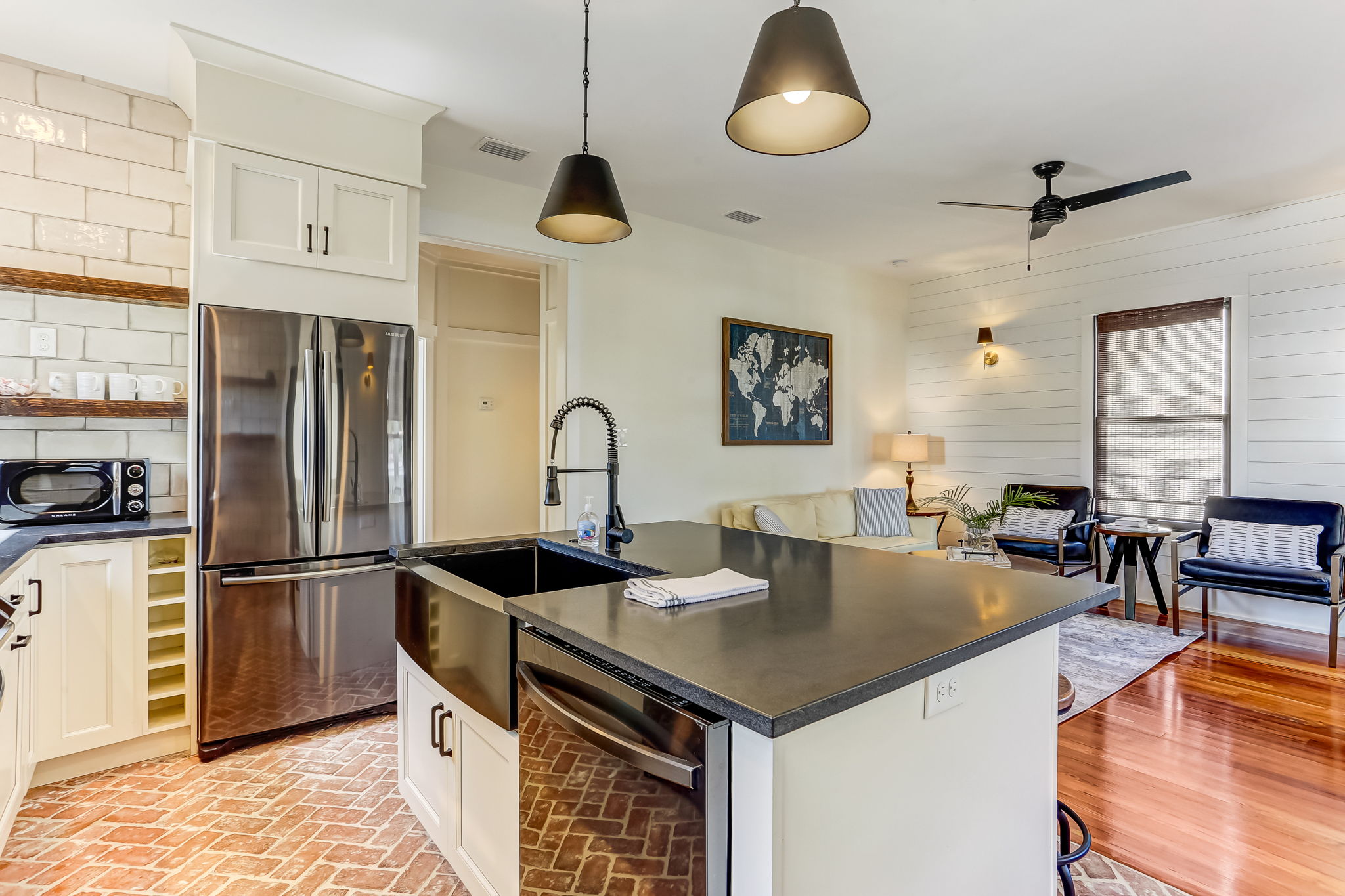 Plaza Alta on King - Downtown flat w veranda views | Photo 19