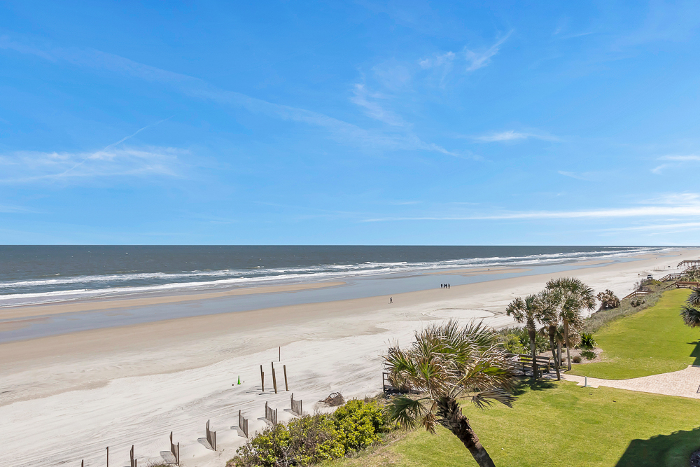 Amazing unobstructed views of the beach and ocean