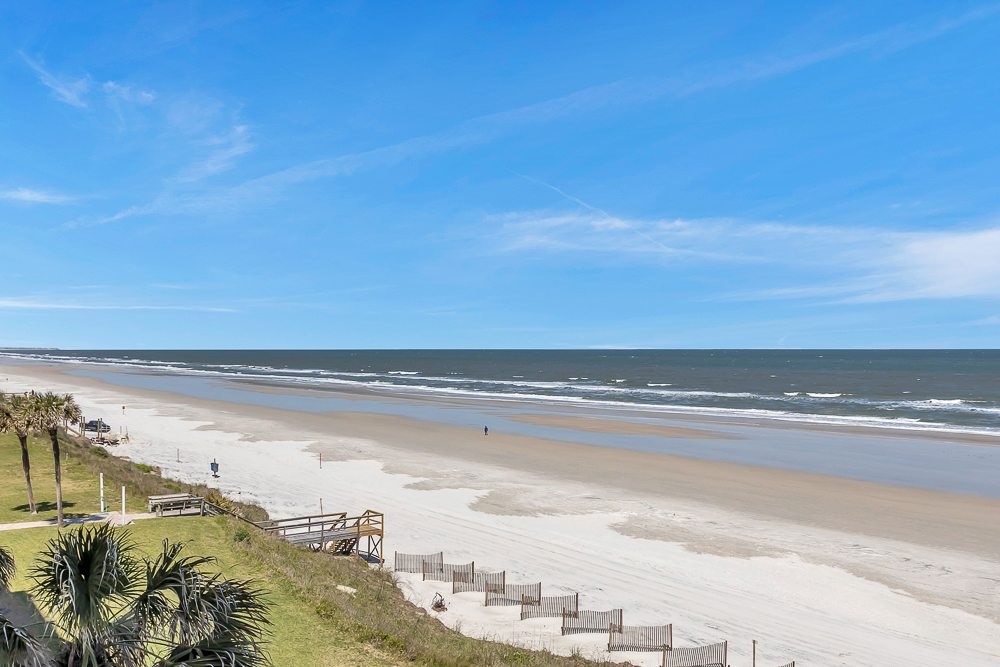 Amazing unobstructed views of the beach and ocean