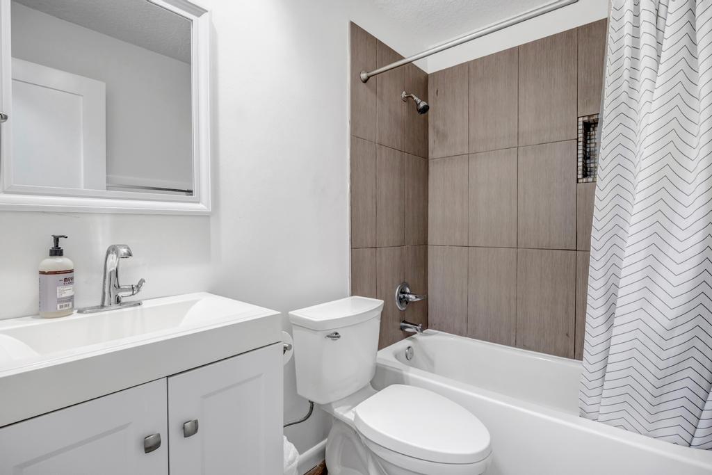 Bermuda Bungalow - 3BR stay w BBQ | Photo 28