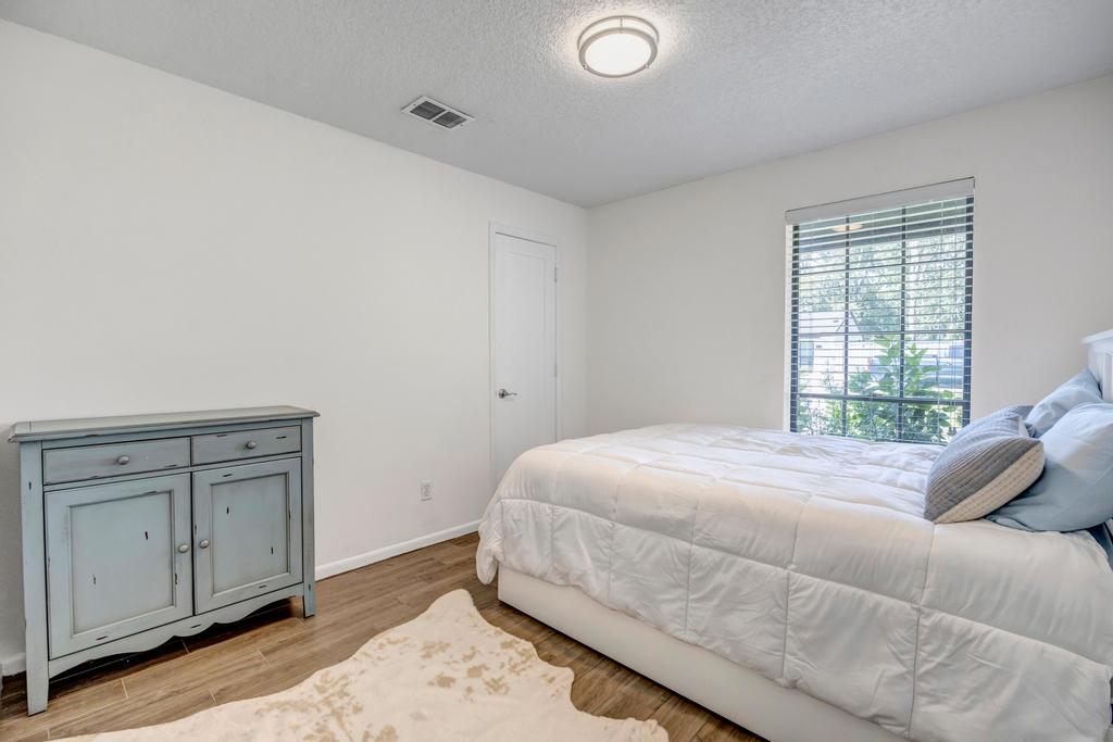 Bermuda Bungalow - 3BR stay w BBQ | Photo 22