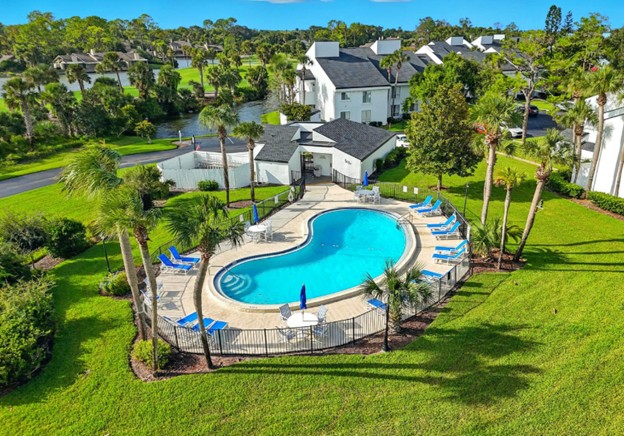 Fairway Breeze - Coastal retreat w/ pool access | Photo 1