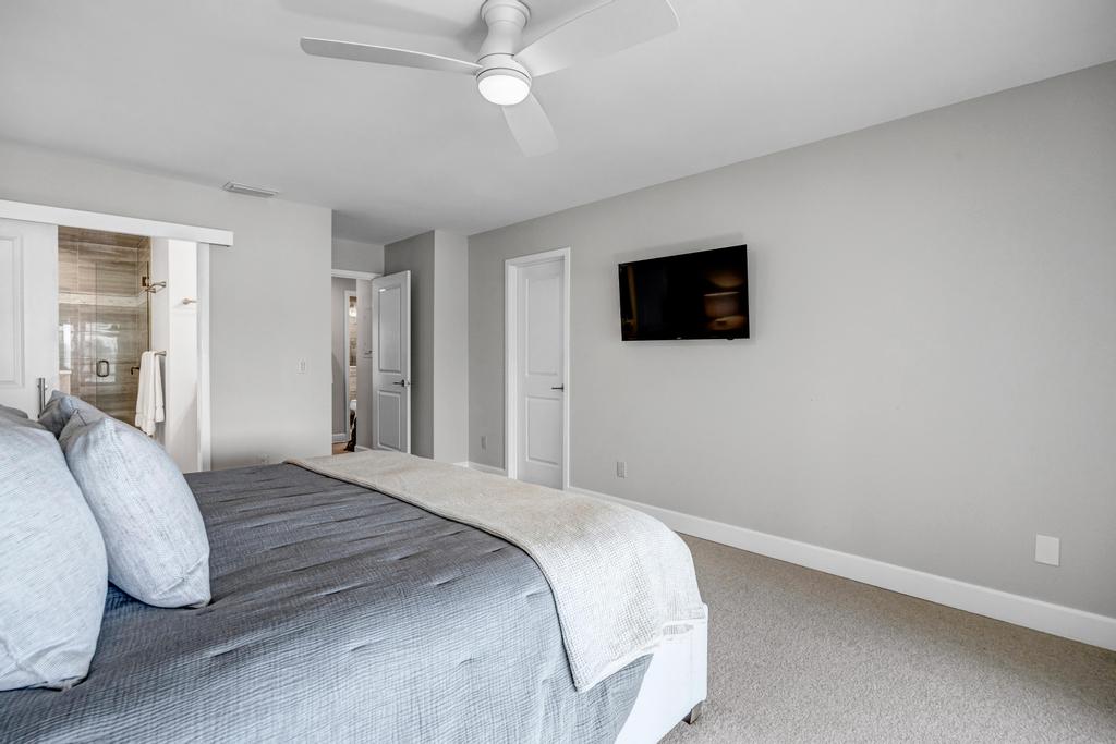 Lakeshore Luxury - Sunny condo near beach w deck | Photo 24