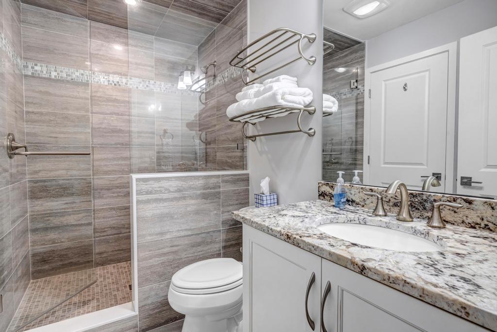 Lakeshore Luxury - Sunny condo near beach w deck | Photo 29