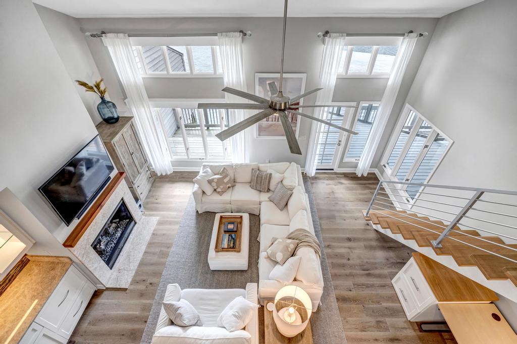 Lakeshore Luxury - Sunny condo near beach w deck | Photo 21