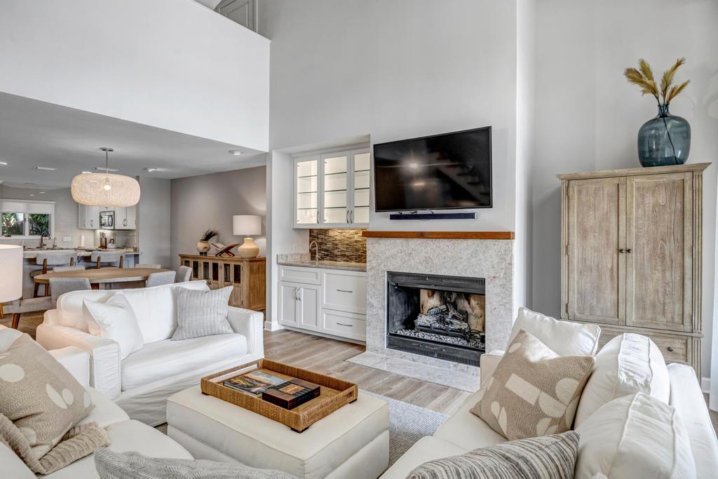 Lakeshore Luxury - Sunny condo near beach w deck | Photo 18